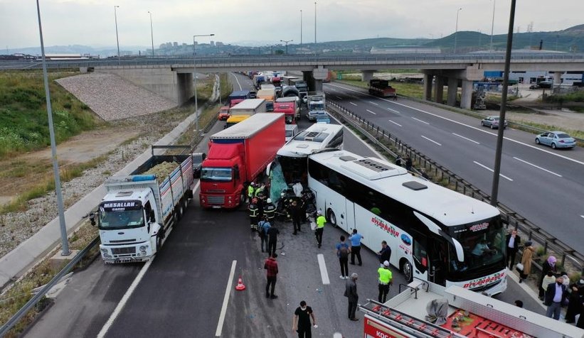 TEM’de iki yolcu otobüsü birbirine girdi: 8 yaralı