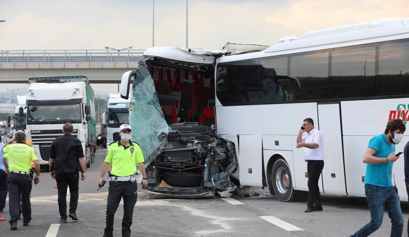 TEM’de iki yolcu otobüsü birbirine girdi: 8 yaralı