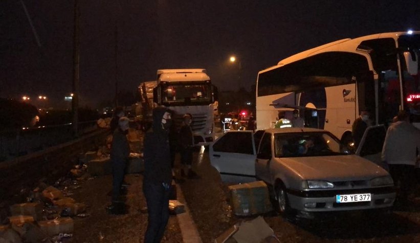 TEM’de makaslayan tır felaketİ 30 araç birbirine girdi