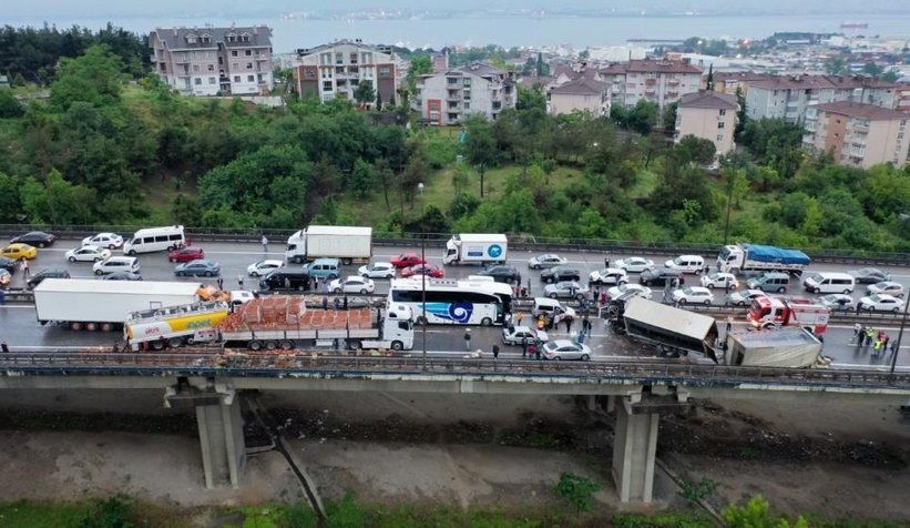 TEM’de makaslayan tır felaketİ 30 araç birbirine girdi