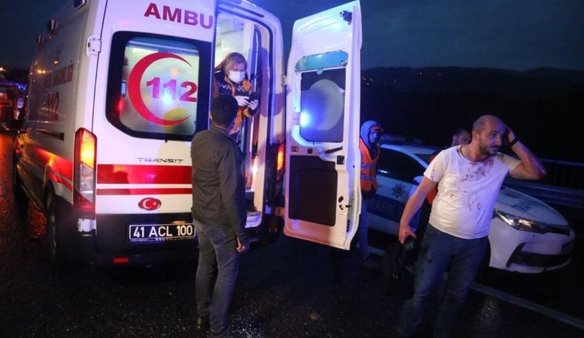 TEM’de makaslayan tır felaketİ 30 araç birbirine girdi