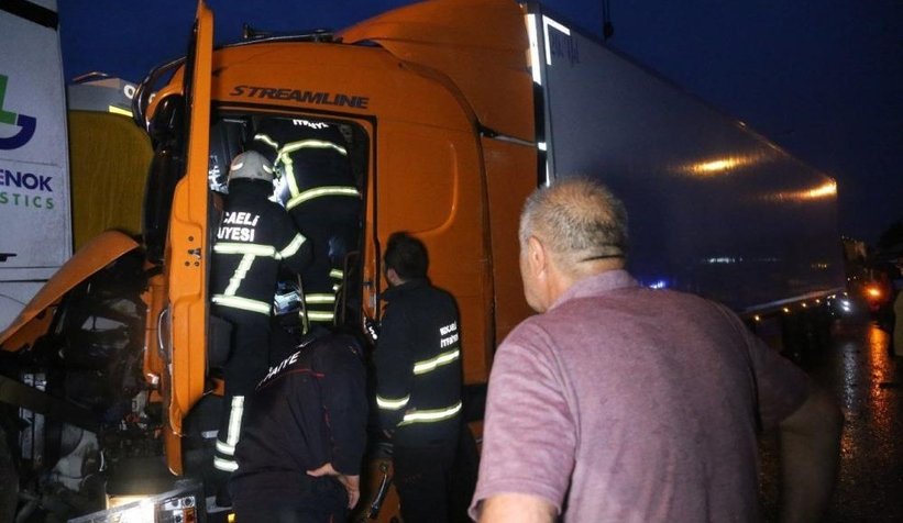 TEM’de makaslayan tır felaketİ 30 araç birbirine girdi