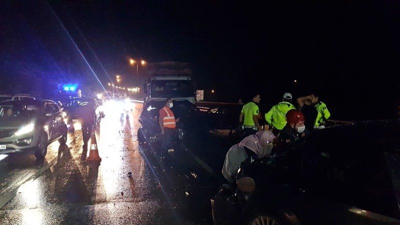 TEM’de zincirleme kaza: 5 yaralı