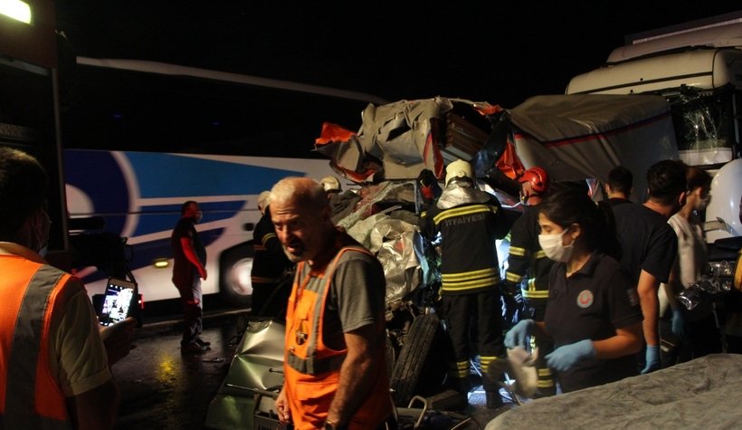 TEM’de kaza: 1 ölü, 2 yaralı