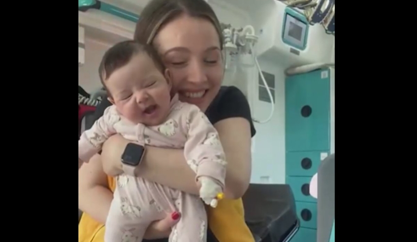 Terk edilen bebeği Acil Tıp Teknikeri emzirdi