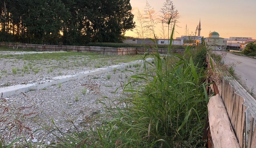 Terminal inşaatı durdu yerinde otlar çıktı