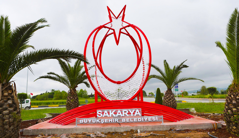 Terminali Kavşağı Ay Yıldız'la süslendi