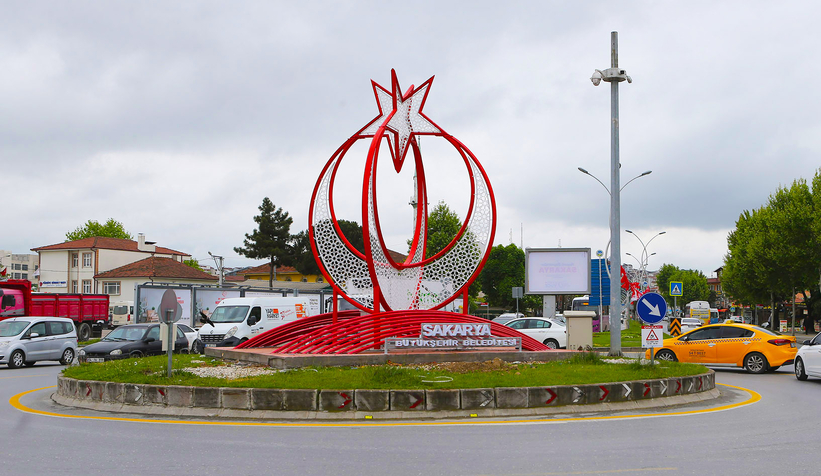 Terminali Kavşağı Ay Yıldız'la süslendi