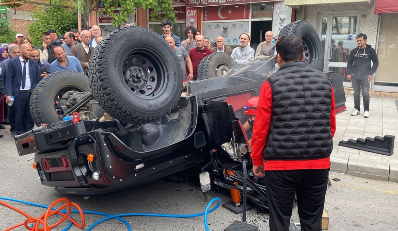 Ters dönen arazi aracında sıkıştı