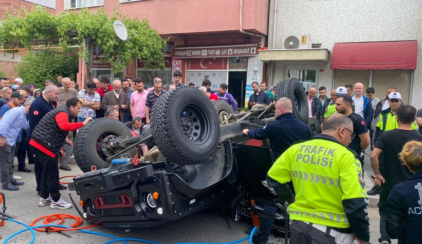 Ters dönen arazi aracında sıkıştı