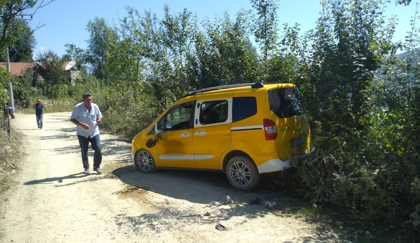 Ticari taksi kaza yaptı: 1 yaralı