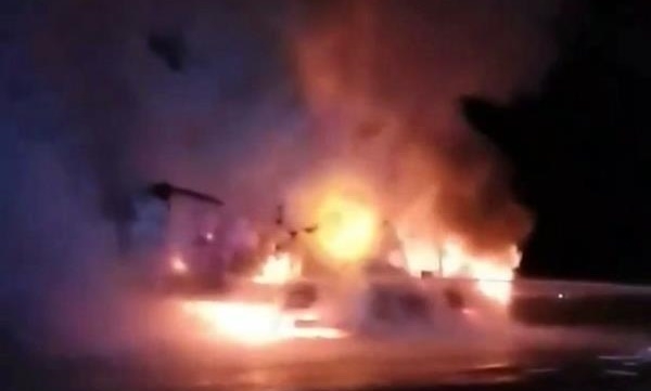 Tır alev topuna döndü