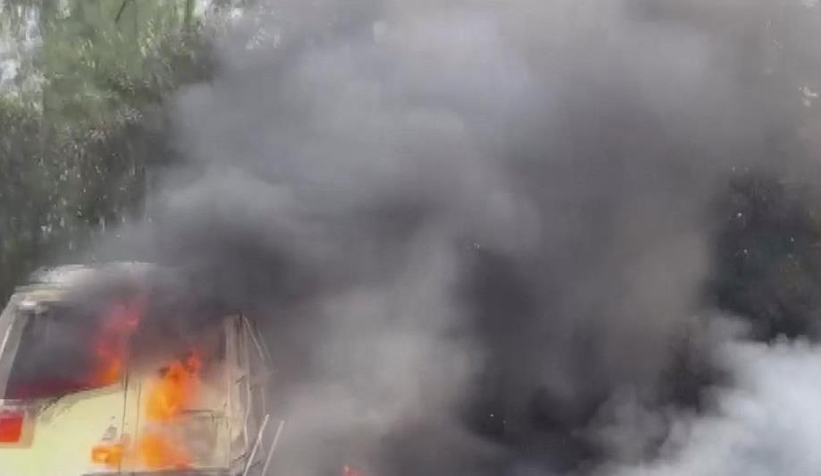 Tır alevlere teslim oldu