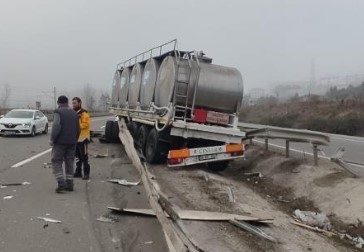 tir-bariyerlere-girdin3pdmzz6wt