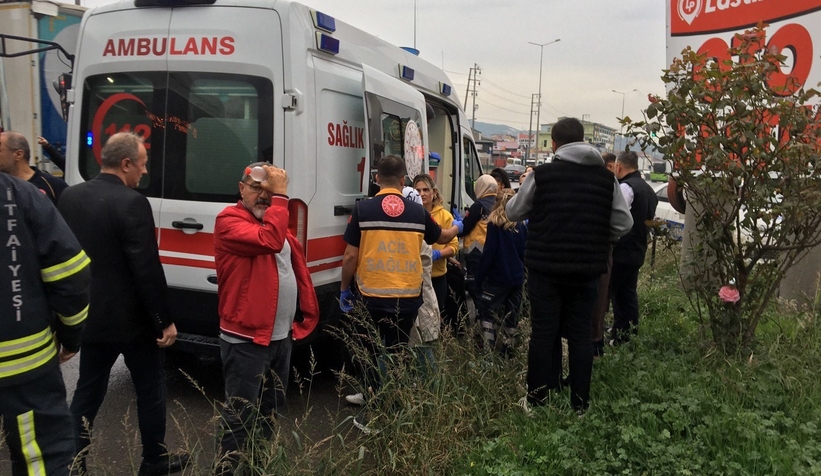 Tır belediye otobüsüne çarptı : 9 yaralı