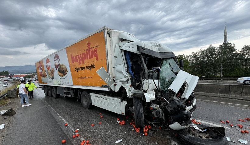 tir-icerisinde-sikisan-anne-ile-cocugunu-itfaiye-kurtardimde2rw41sm