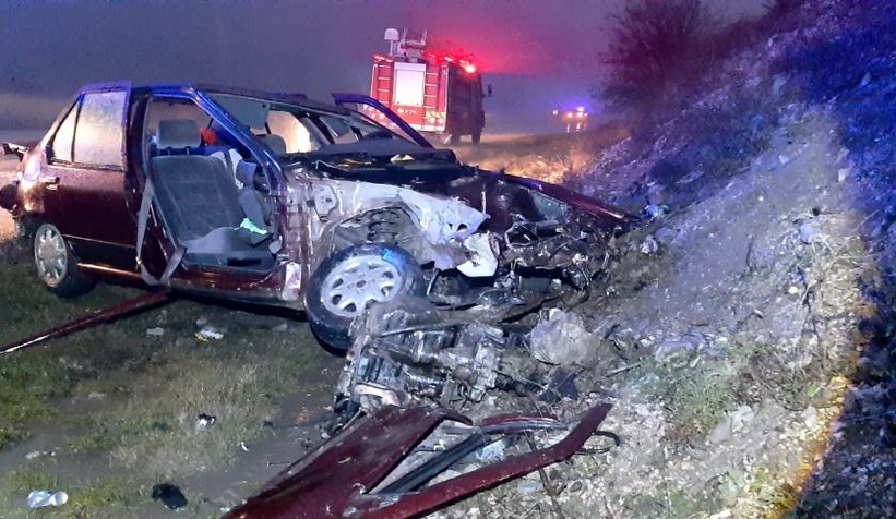 Tır ile otomobil kafa kafaya çarpıştı: 2 yaralı