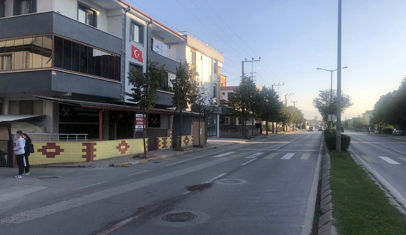 Tır kamyoneti biçti