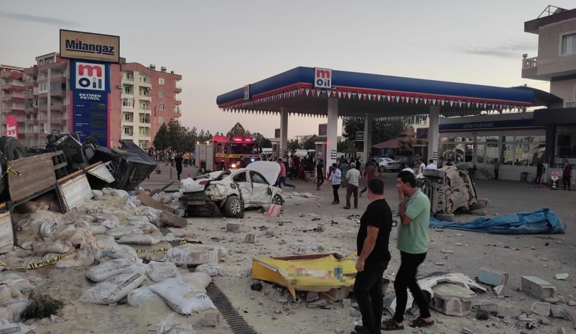 tir-kazaya-mudahale-edenlerin-arasina-daldi-8-olurw5jyss2tn