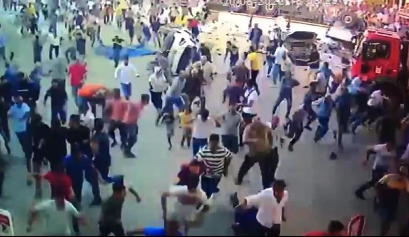 tir-kazaya-mudahale-edenlerin-arasina-daldi-8-olurw5jyss2tn