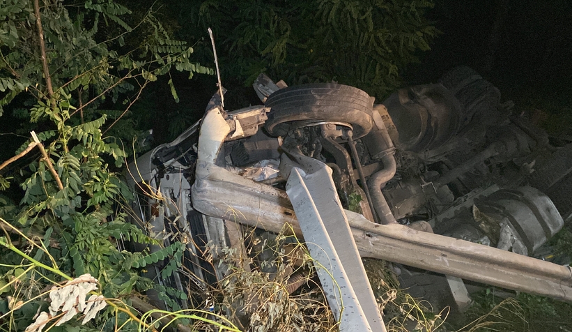 Tır takla attı, emniyet kemeri hayat kurtardı