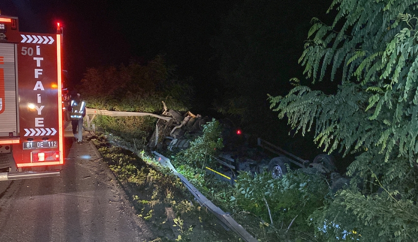 Tır takla attı, emniyet kemeri hayat kurtardı