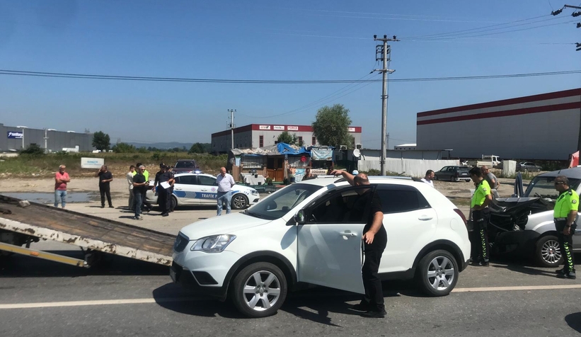 tir-trafik-isiklarinda-duran-araclara-carpti-5-yaralizwvywevmnu