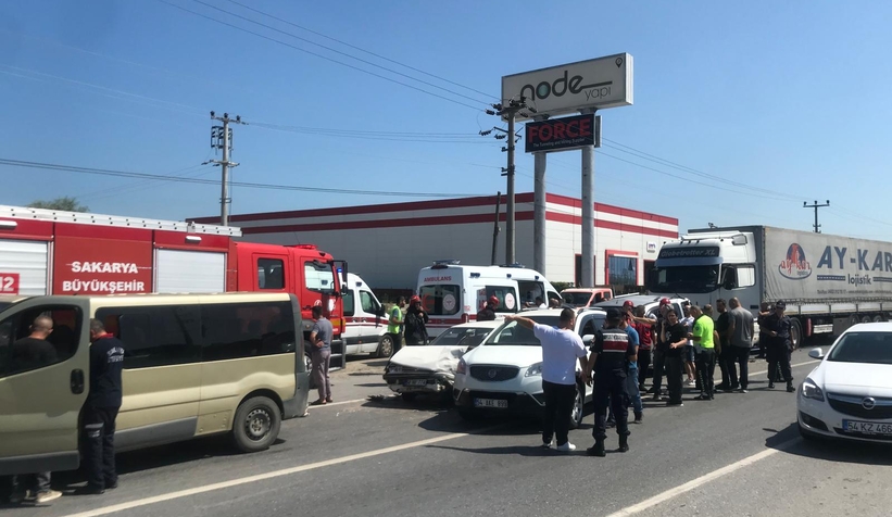 tir-trafik-isiklarinda-duran-araclara-carpti-5-yaralizwvywevmnu