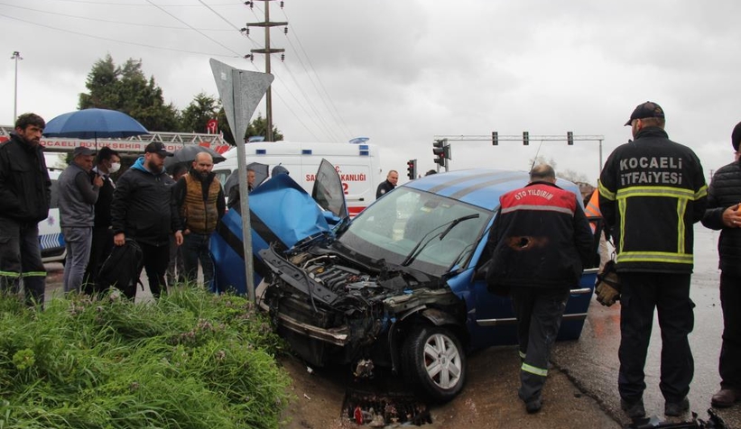 tir-ve-otomobil-carpisti-2-yaralidzaxnunsnx