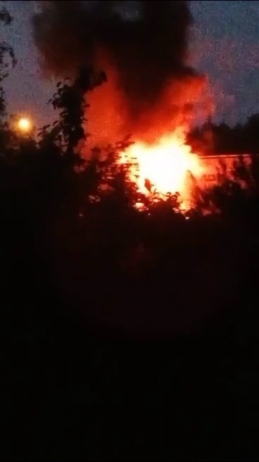 Tır yandı, trafik durdu