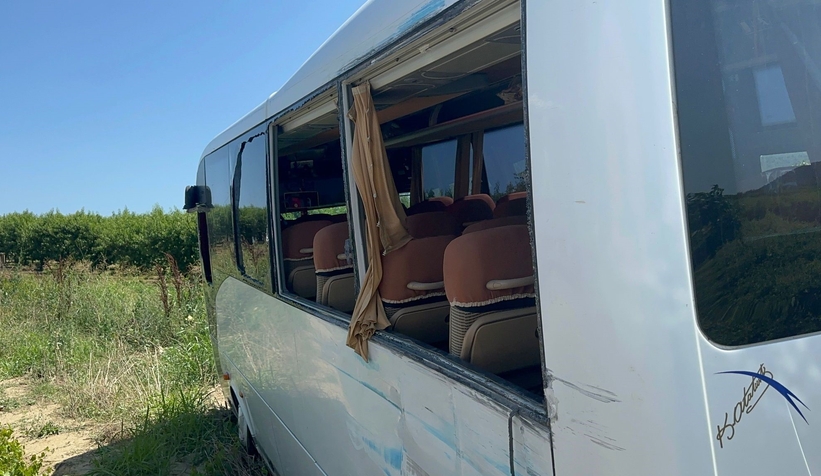 Tır yolcu midibüsüne çarptı 7 yaralı