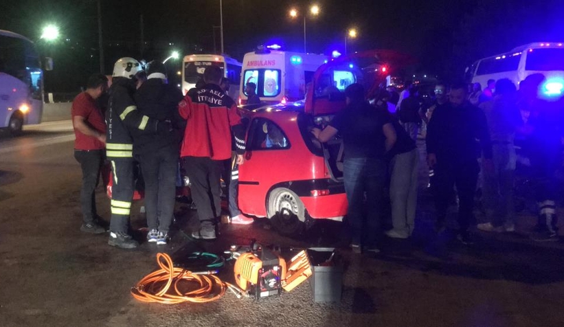 Tıra çarpan otomobilde can pazarı