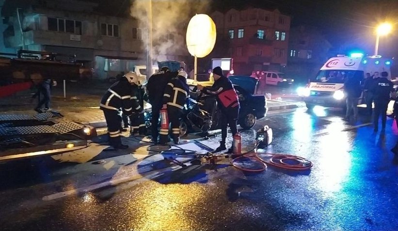 Tıra çarpan otomobilin sürücü ağır yaralandı