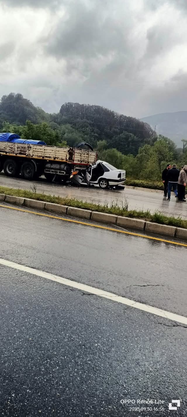 tira-carpan-otomobilin-surucusu-yasam-savasi-veriyordmnzvk1fds