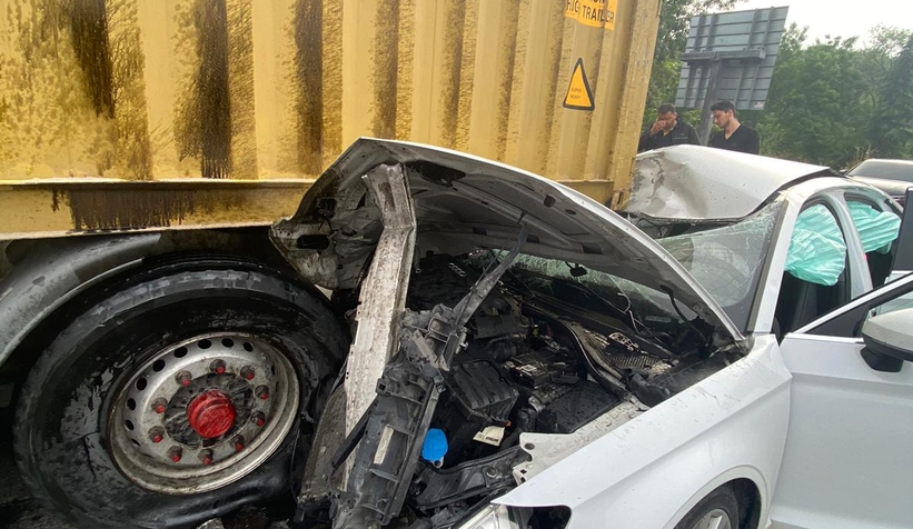 tira-ok-gibi-saplanan-otomobilden-yarali-kurtulduvw5gy0zlbd