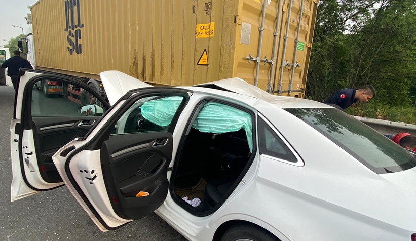 tira-ok-gibi-saplanan-otomobilden-yarali-kurtulduvw5gy0zlbd