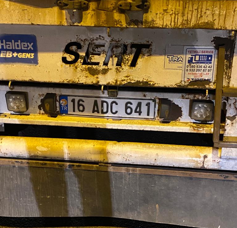 Tırı yanmaktan kurtardılar