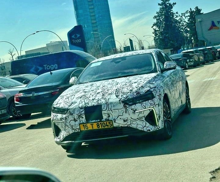 toggun-yeni-sedani-t10f-test-suruslerine-ciktibnezc3vywk