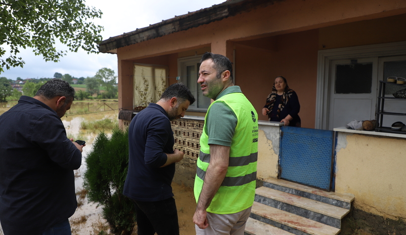 Tokmaklıdere'de araziler sular altında kaldı