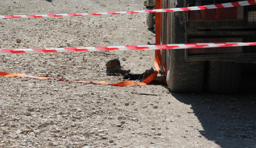 Düşen tomruğun altına kalan işçi hayatını kaybetti