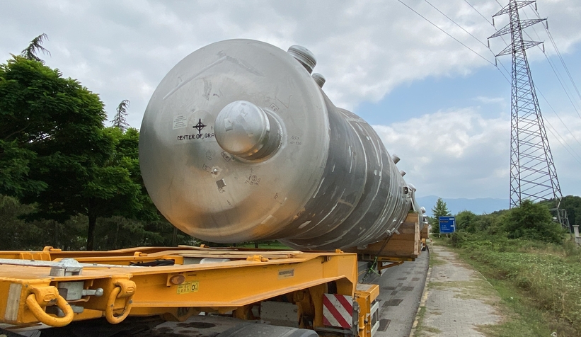 Tonlarca ağırlığındaki yükle yolda kaldı