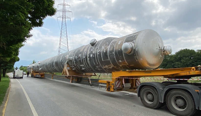 Tonlarca ağırlığındaki yükle yolda kaldı