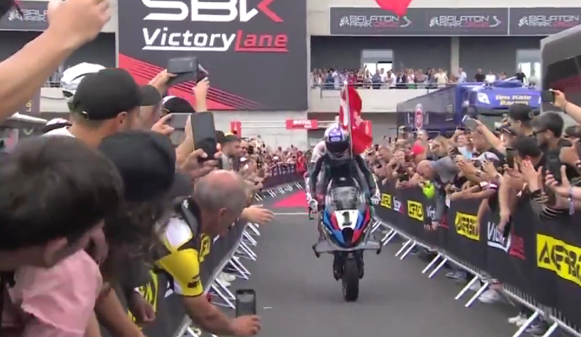 Toprak Razgatlıoğlu’ndan Macaristan’da tarihi zafer