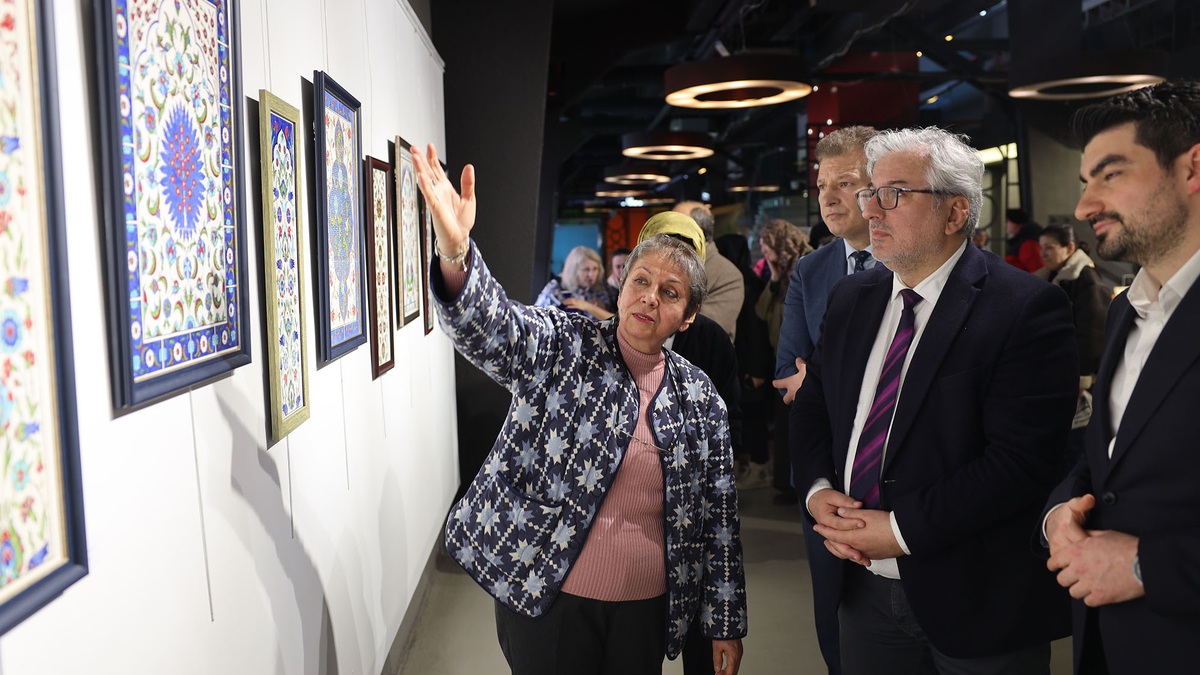 Topraktan Geleneğe Çini sergisi OSM’de açıldı