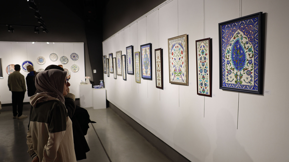 Topraktan Geleneğe Çini sergisi OSM’de açıldı