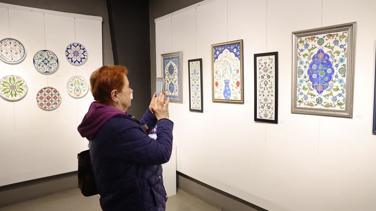 Topraktan Geleneğe Çini sergisi OSM’de açıldı