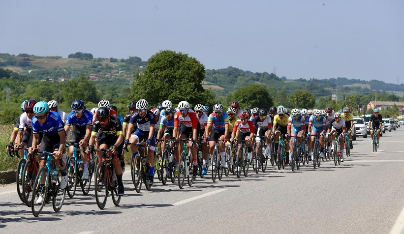 tour-of-heyecani-sakaryada-suruyor-podyumda-2-turk-pedalyxpxuwt2oe