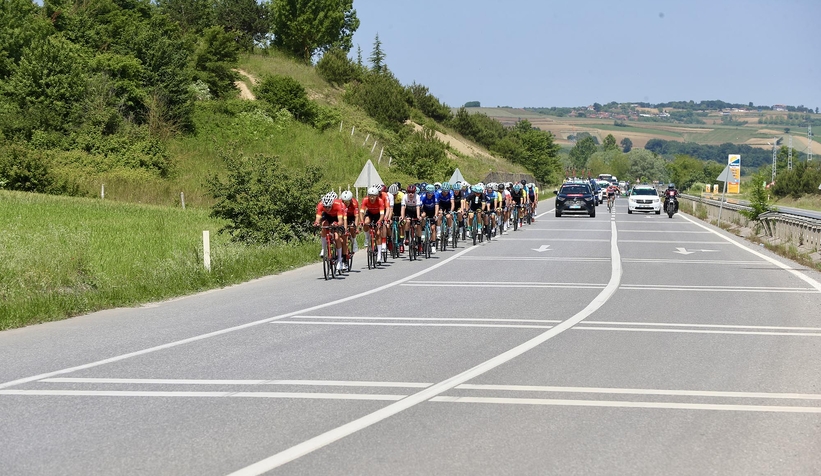 tour-of-heyecani-sakaryada-suruyor-podyumda-2-turk-pedalyxpxuwt2oe