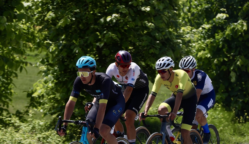 tour-of-heyecani-sakaryada-suruyor-podyumda-2-turk-pedalyxpxuwt2oe