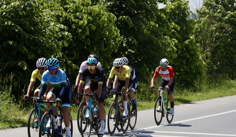 tour-of-heyecani-sakaryada-suruyor-podyumda-2-turk-pedalyxpxuwt2oe